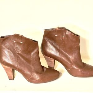 Nine West Size 9 Brown Leather Booties